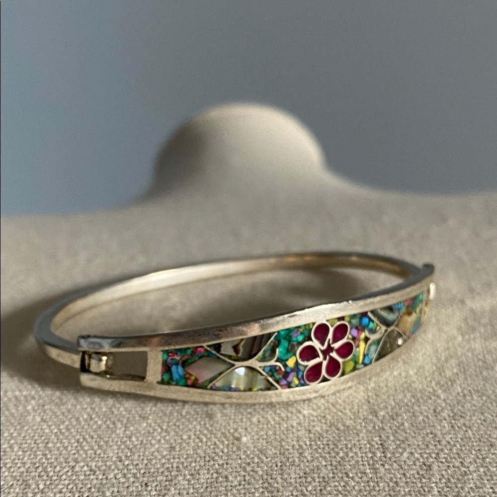Silver Floral Inlayed Hinged Bangle Bracelet